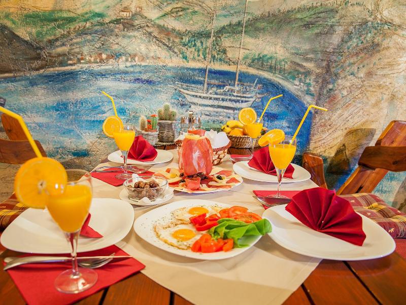 Pansion Nobel Hotel Petrovac ภายนอก รูปภาพ