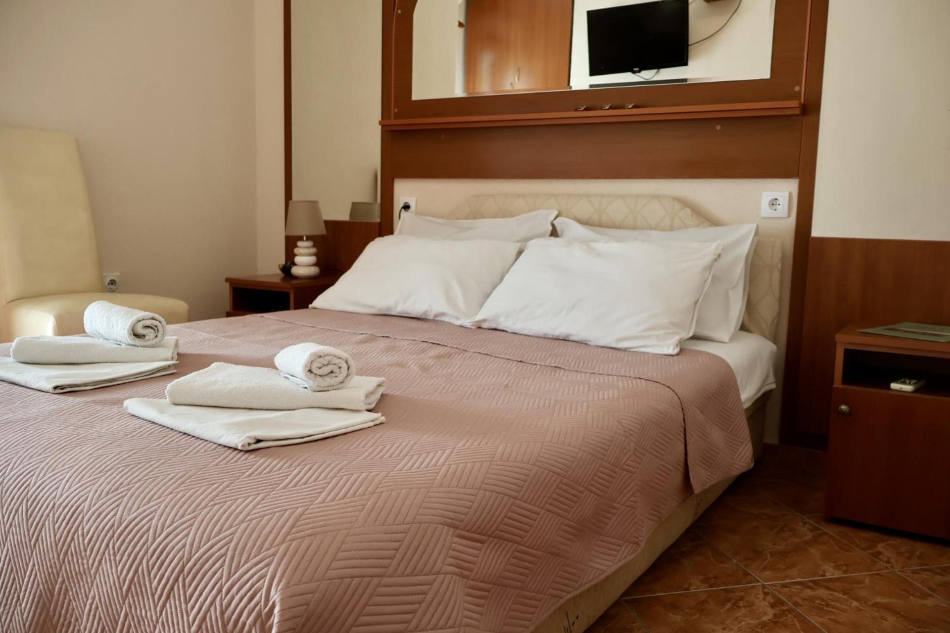 Pansion Nobel Hotel Petrovac ภายนอก รูปภาพ