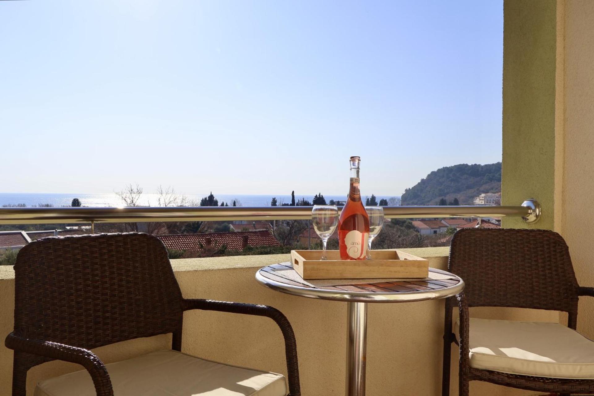Pansion Nobel Hotel Petrovac ภายนอก รูปภาพ