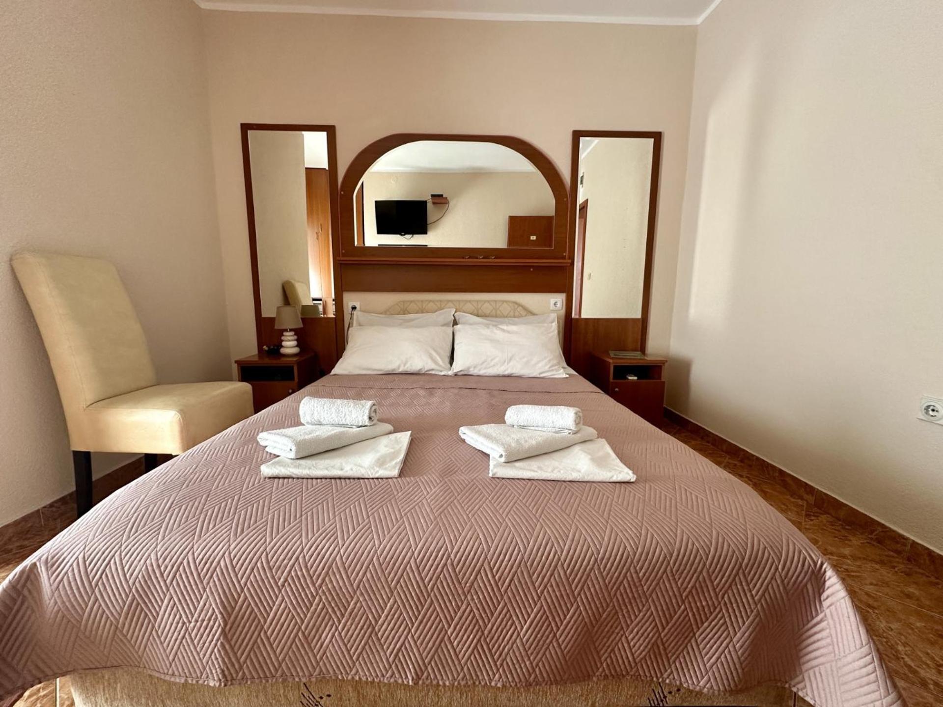 Pansion Nobel Hotel Petrovac ภายนอก รูปภาพ