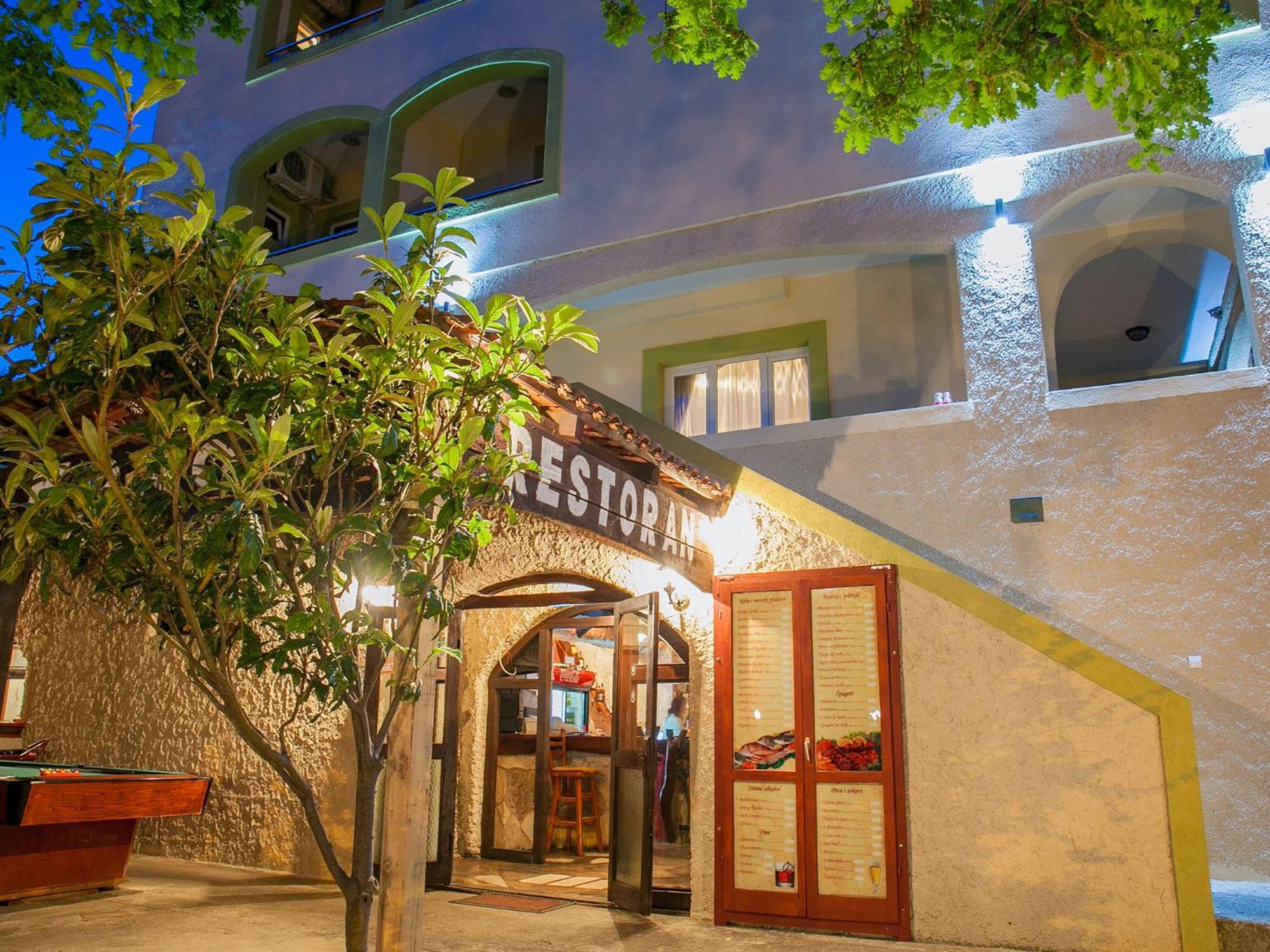 Pansion Nobel Hotel Petrovac ภายนอก รูปภาพ