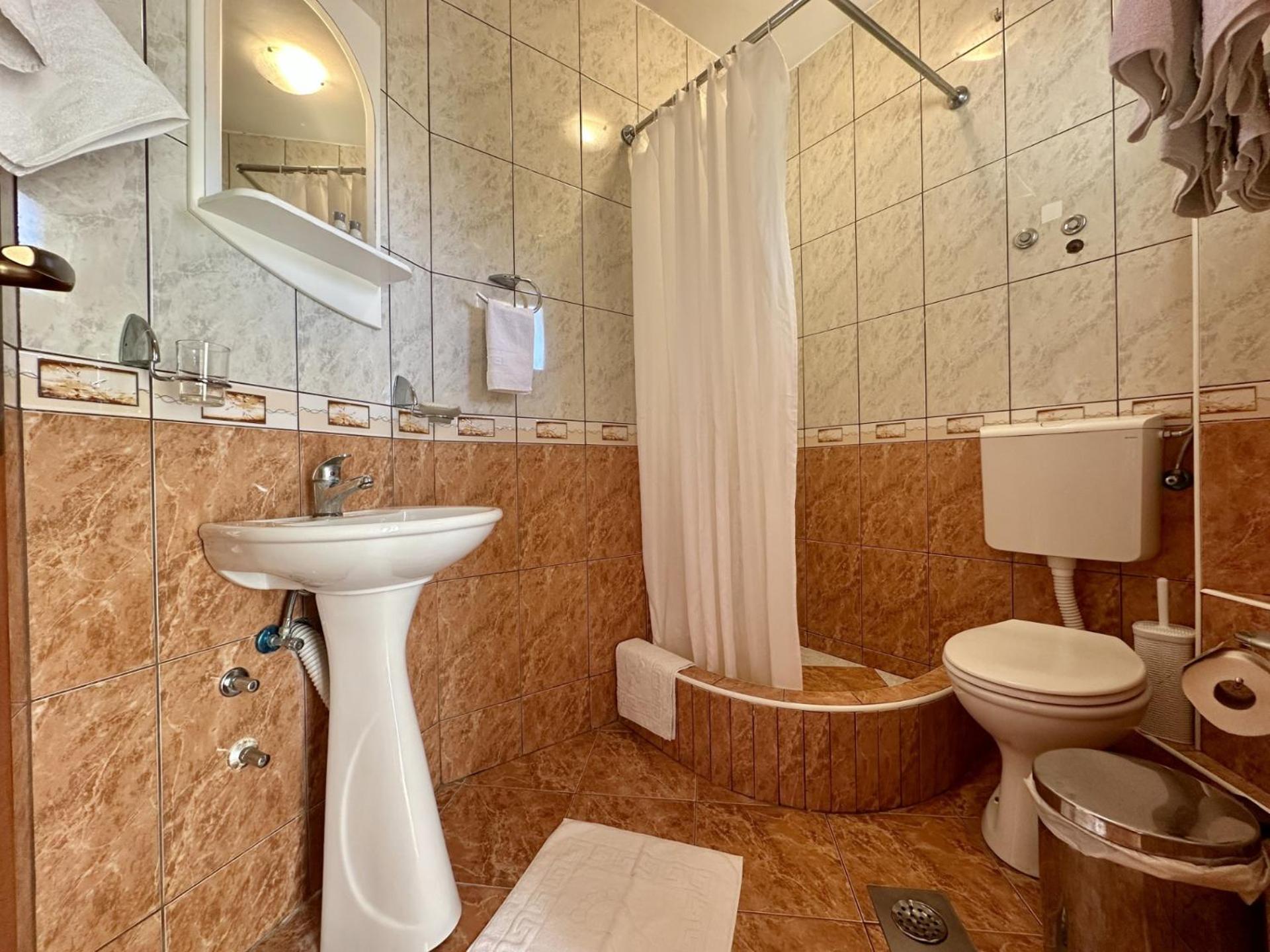 Pansion Nobel Hotel Petrovac ภายนอก รูปภาพ