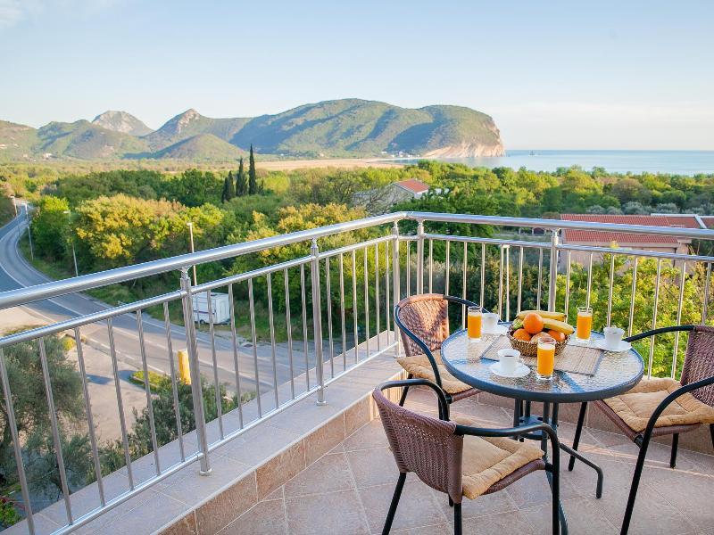 Pansion Nobel Hotel Petrovac ภายนอก รูปภาพ